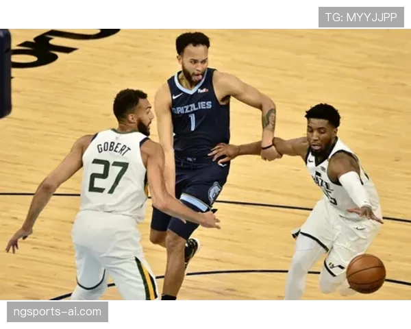 奥斯卡·罗伯特森组织突破对比魔术师 提升球队关键时刻效率