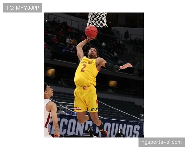 杰伦·威廉姆斯利用挡拆创造空位，提升投篮效率明显超越队友