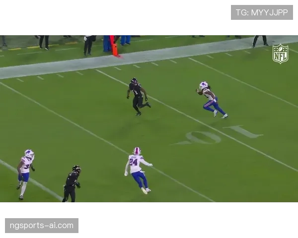 希尔无球跑动制造空位，高效输出改变进攻节奏