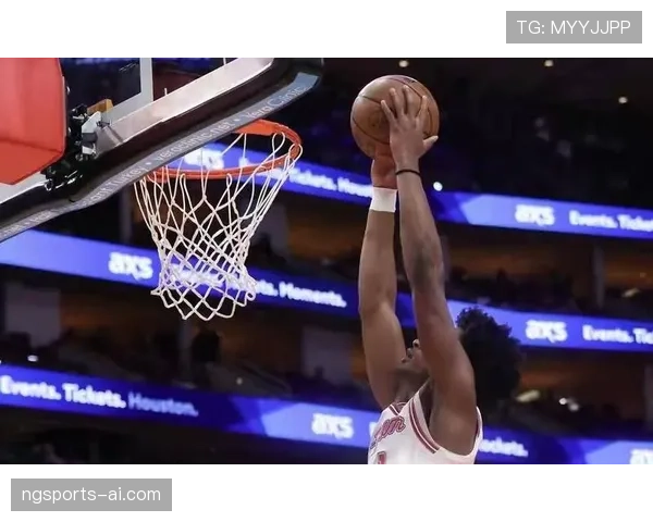 戈登无球突破提升快攻效率，助火箭拉开对手防线